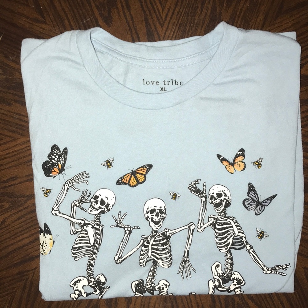 Women’s Skull/Foral Graphic Shirt